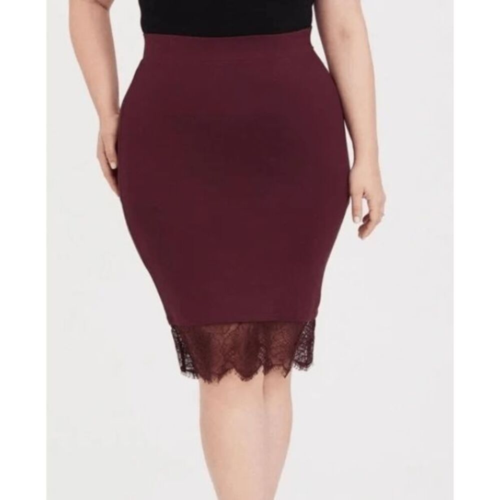 Torrid NWT size 4X burgundy ponte skirt with lace
